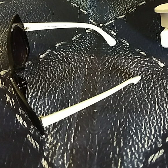 Mod sunglasses. 😎👌 - Picture 4 of 6